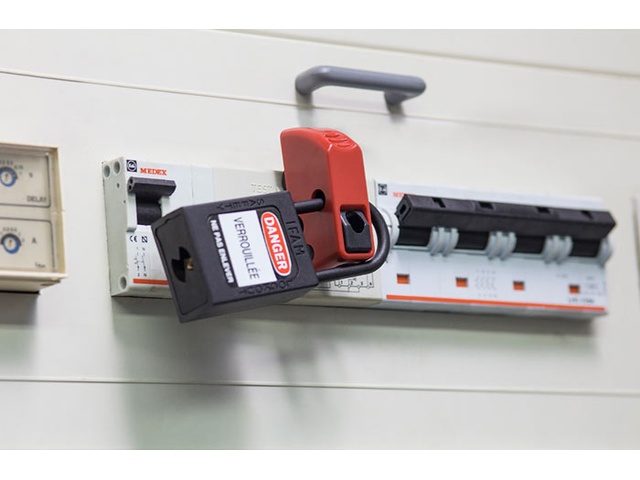 THERMAL-MAG. CIRCUIT -C3 090231 Lockout blokator 18828